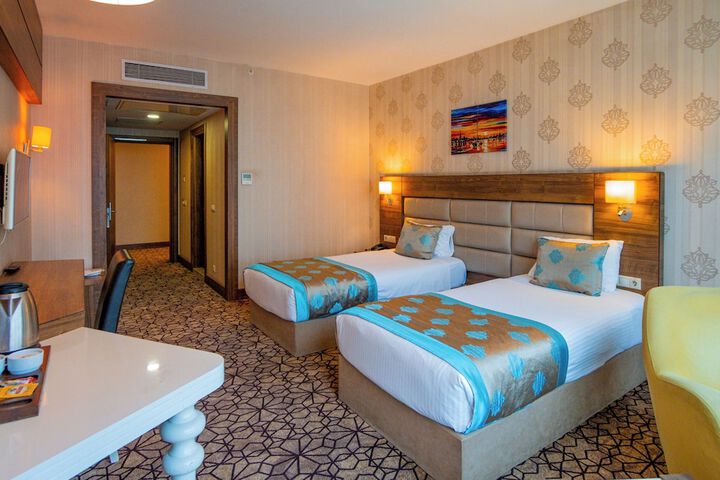 Room 4 of 43
