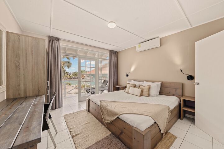 Room 6 of 68