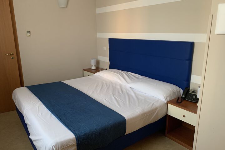 Room 11 of 39