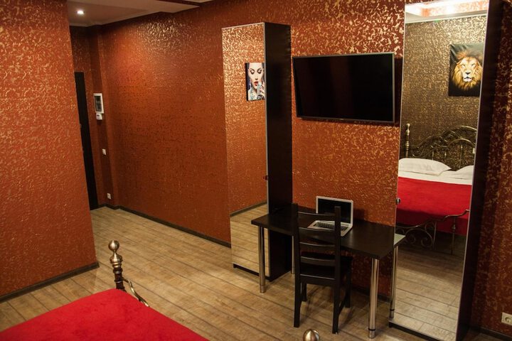 Room 13 of 42