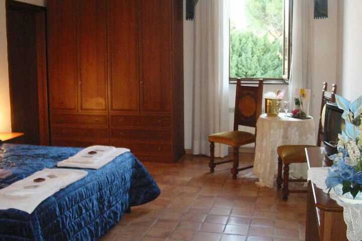 Room 14 of 35
