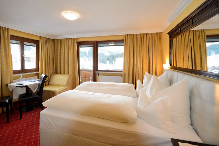 Room 8 of 34