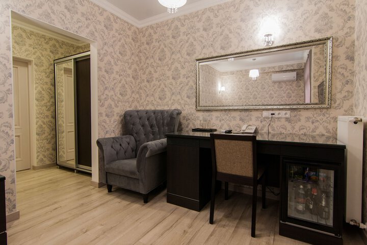 Room 40 of 151