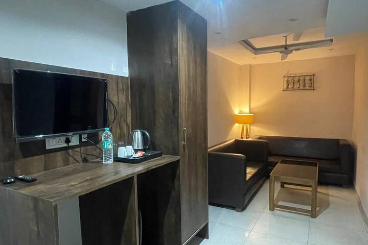 Room 4 of 11