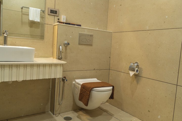 Room 8 of 8