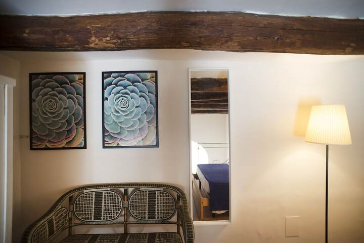 Room 9 of 33