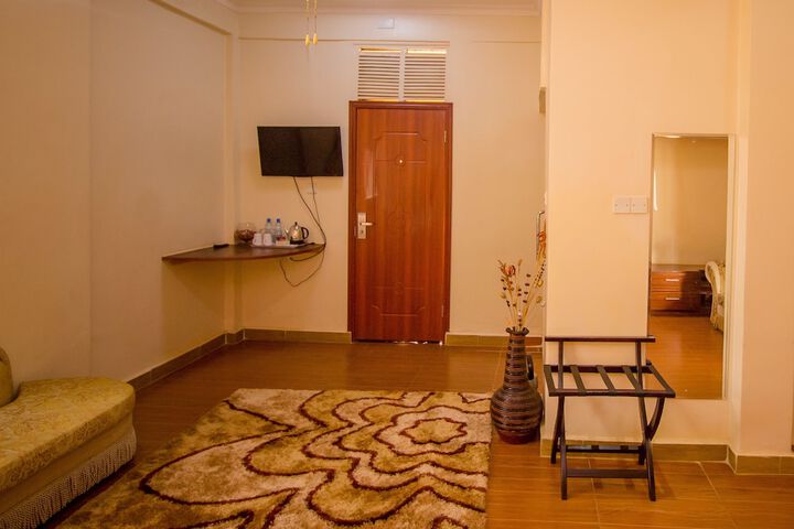 Room 12 of 76