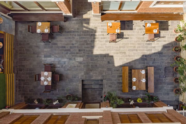 Hotel Exterior 38 of 47