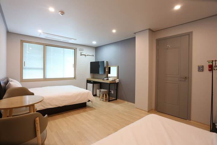 Room 18 of 35