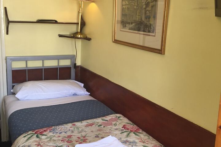 Room 18 of 60