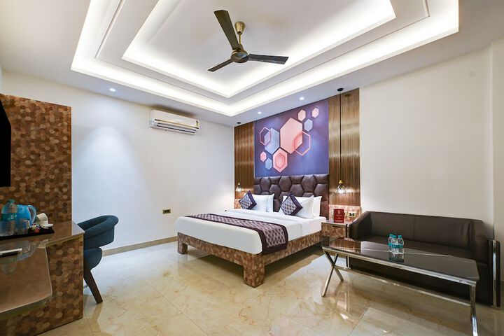 Room 33 of 52