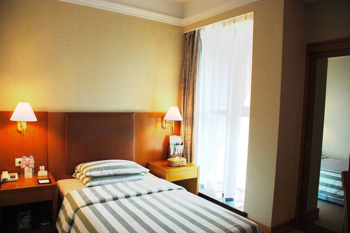 Room 4 of 38