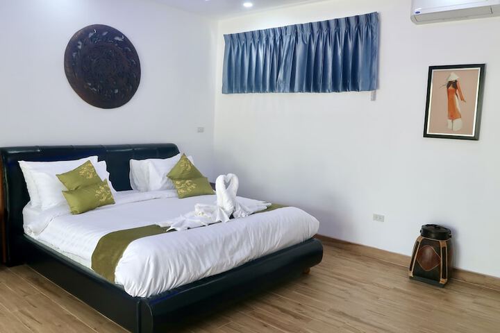 Room 30 of 98