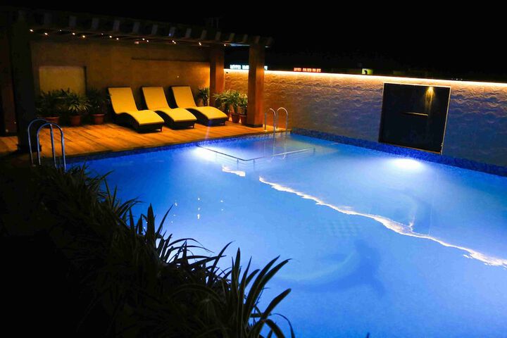 Pool 32 of 39