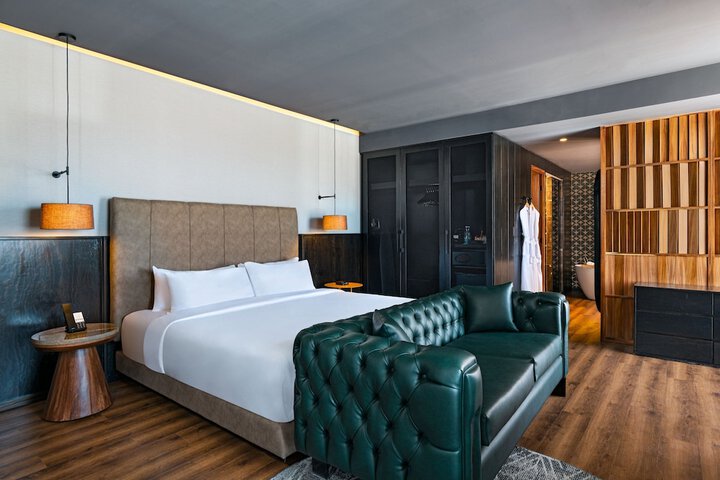 Room 10 of 62