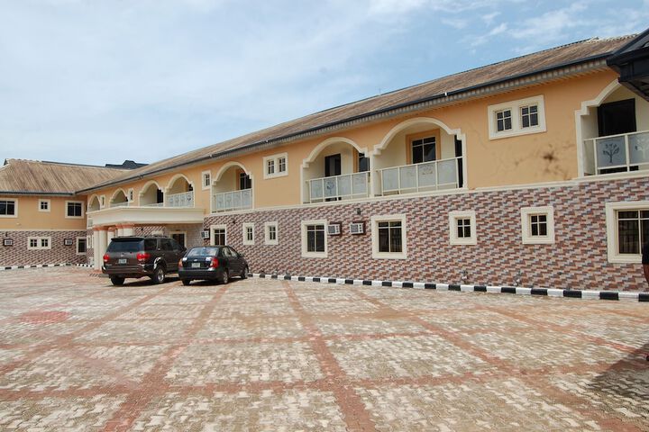 Allan Keri Hotel & Suites
