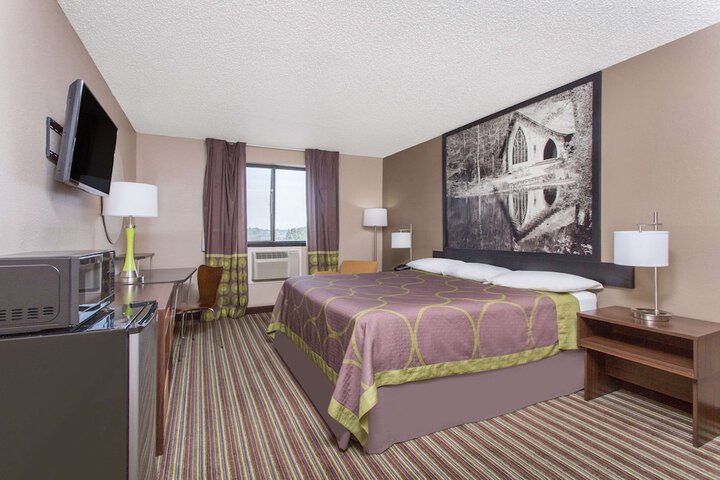 1 King Bed (5 of 10)