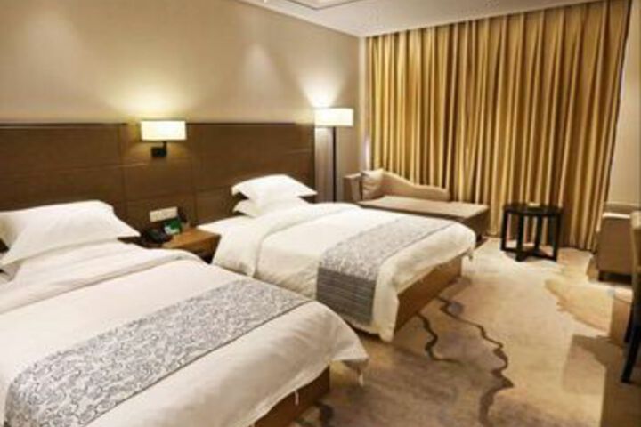Room 4 of 15