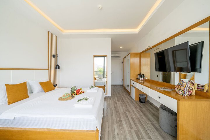 Room 18 of 104