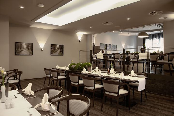 Dining 39 of 63