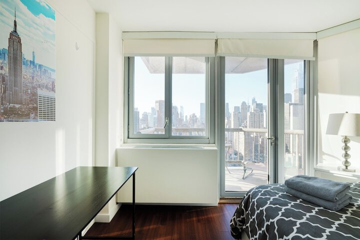 Room 3 of 108
