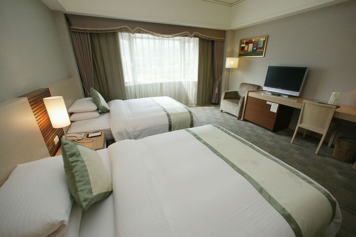 Room 11 of 90