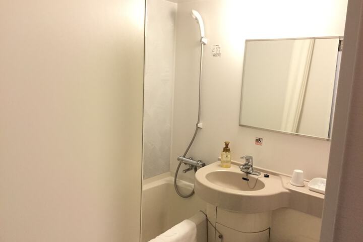 Room 6 of 34
