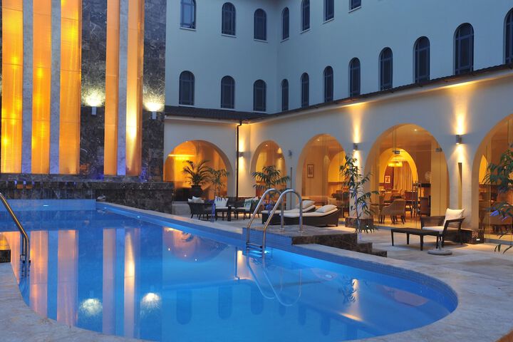Pool 92 of 193