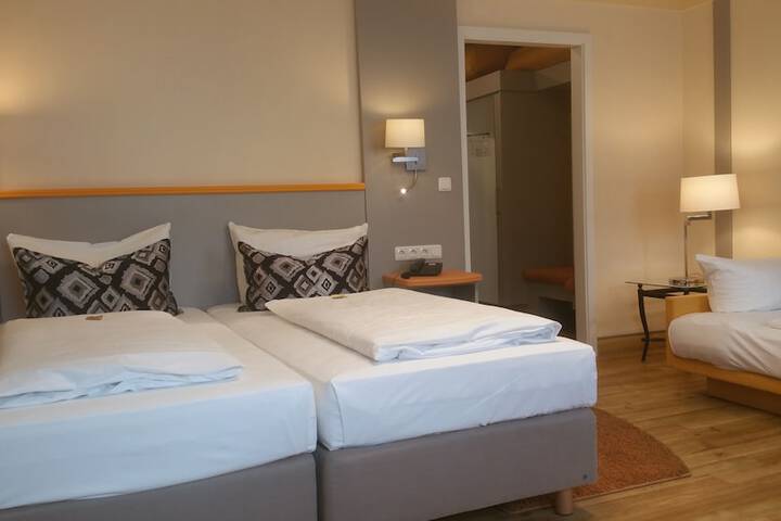 Room 21 of 76