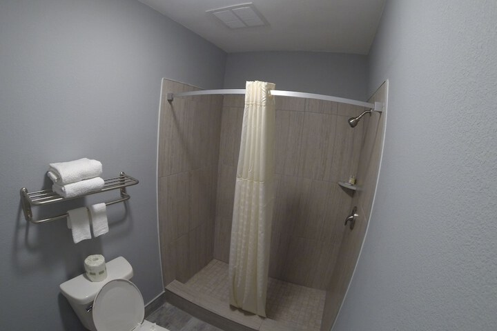 Room 13 of 30