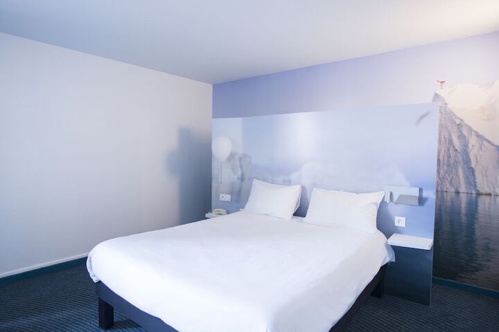 Room 14 of 110