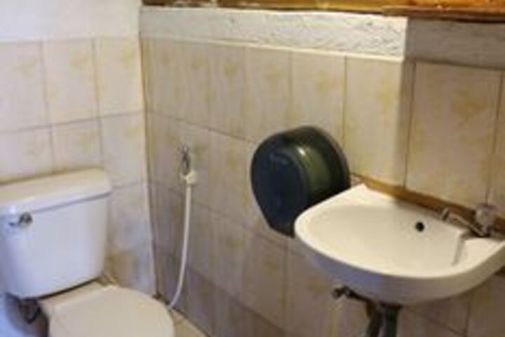 Room 10 of 93