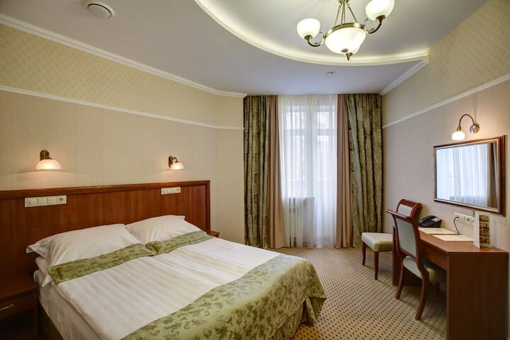 Room 4 of 41