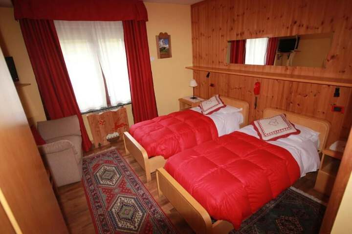 Room 3 of 52