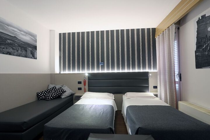 Room 10 of 35