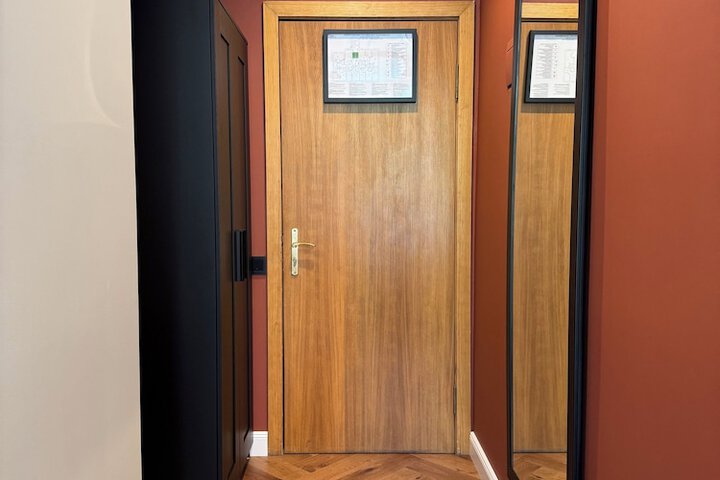 Room 10 of 21