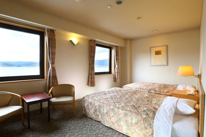 Room 3 of 53