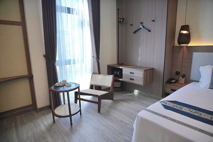 Room 4 of 17