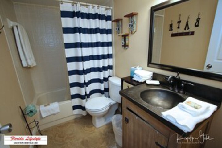 Room 7 of 32