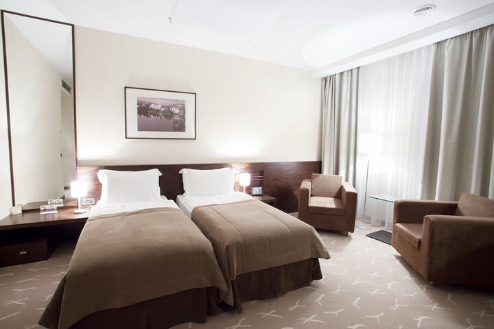 Room 2 of 34