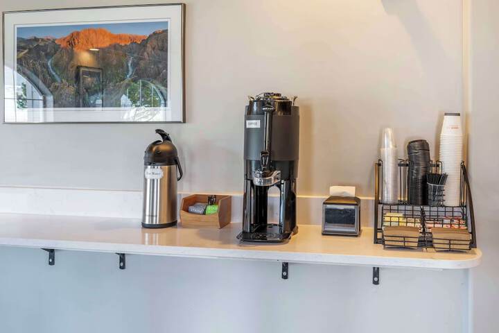 Breakfast/Coffee Service 30 of 35