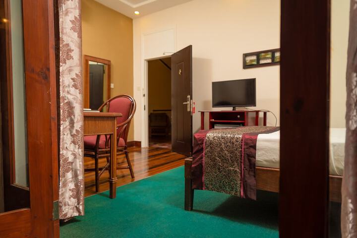 Room 30 of 87