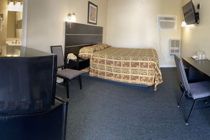 Room 3 of 10