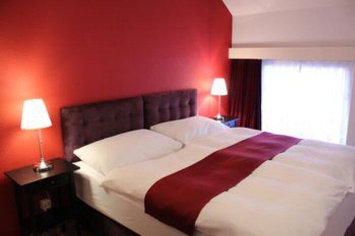 Room 35 of 60