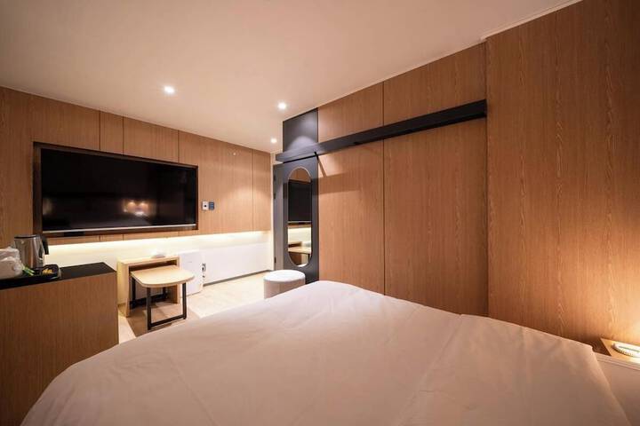 Room 12 of 31