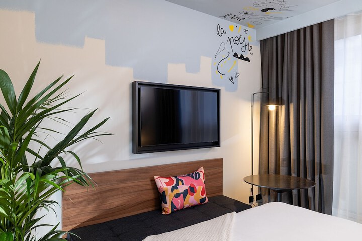 Room 10 of 62