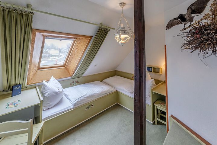Room 3 of 48