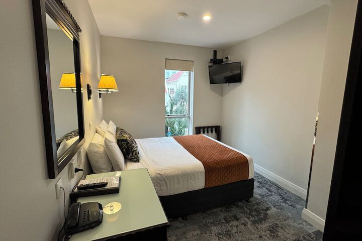 Room 67 of 116