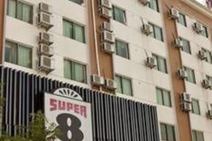 Super 8 Hotel