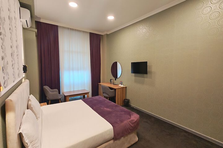 Room 10 of 33